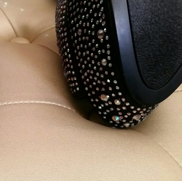 Sold! Shoes Sold! - Picture 6 of 7