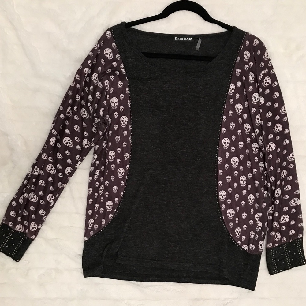 Grey long sleeve shirt with Skull sleeves