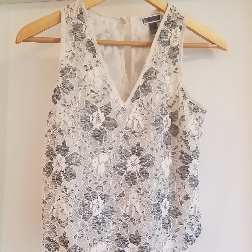 Chelsea 28 Floral Print Top