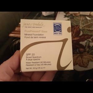 Jane iredale  pure pressed powder