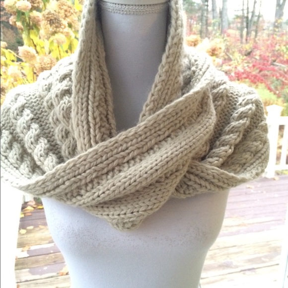 Cable infinity scarf - Picture 3 of 4