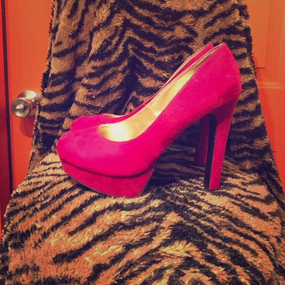 Shoes - PINK  Mossimo heels!
