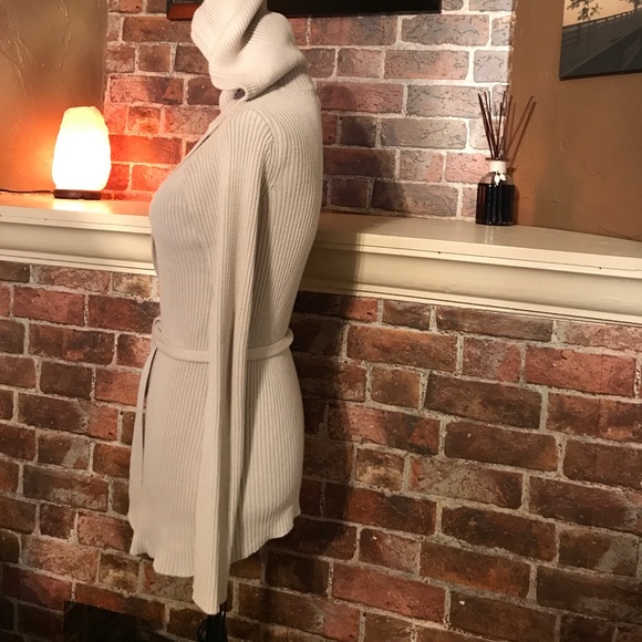 Lady’s cardigan with hood - Picture 2 of 4