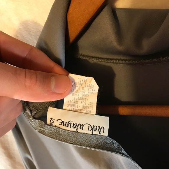 Vicki Wayne's Top Long Sleeve Polyester 1/4 Zip - Picture 3 of 3