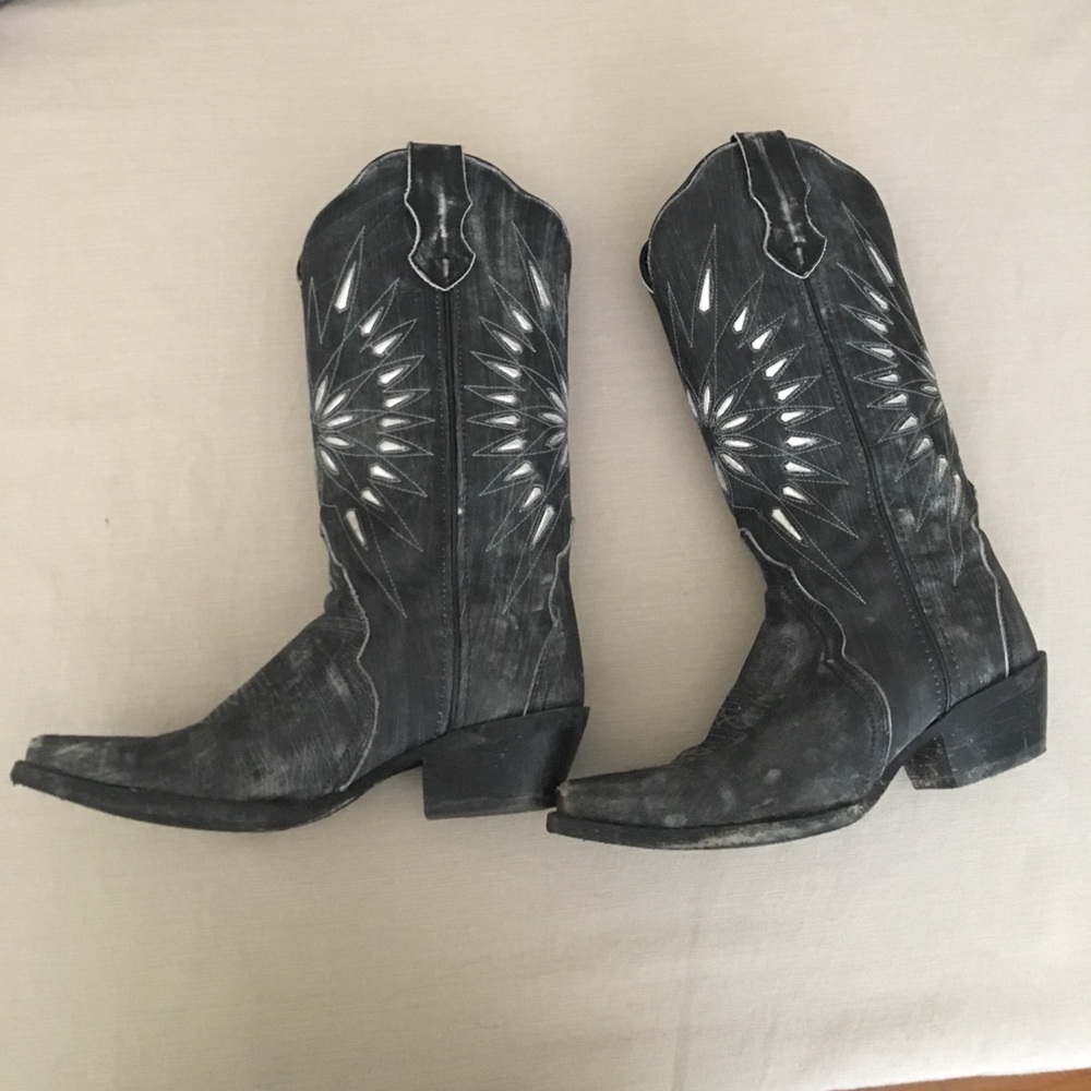 Black distressed Laredo cowboy boots