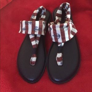 Sanuk size 7 yoga mat sandals