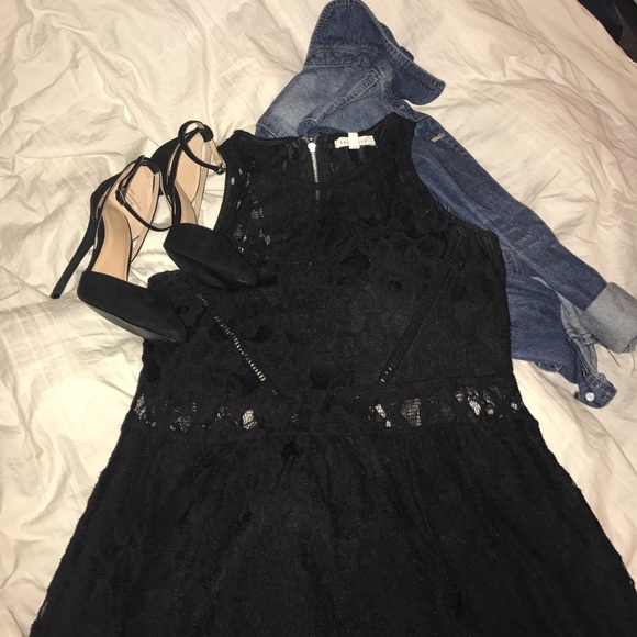 Socialite Dresses & Skirts - SOCIALITE BLACK LACE DRESS