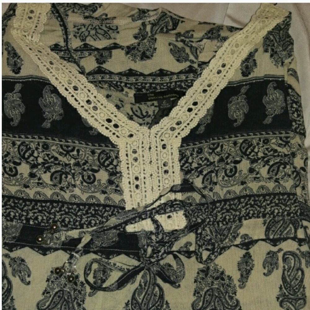 Cold shoulder top - Picture 3 of 6