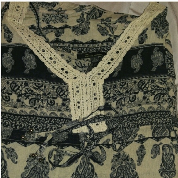 Cold shoulder top - Picture 3 of 6