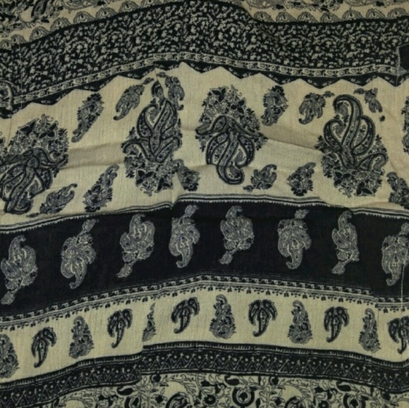 Cold shoulder top - Picture 5 of 6