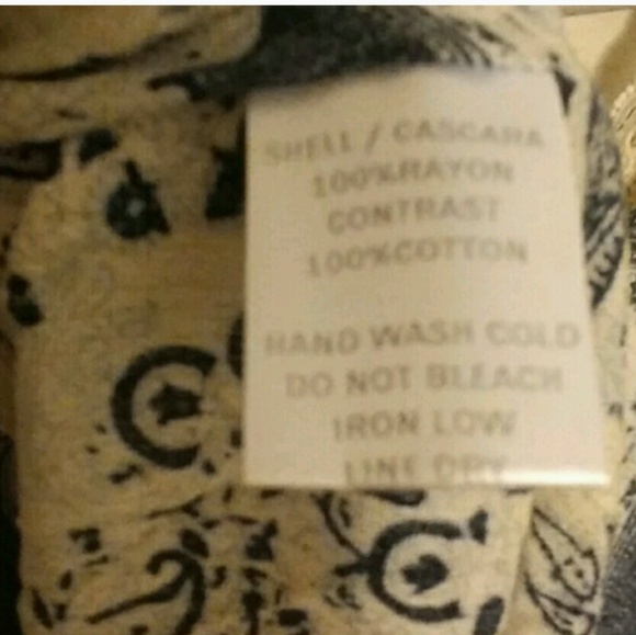 Cold shoulder top - Picture 6 of 6