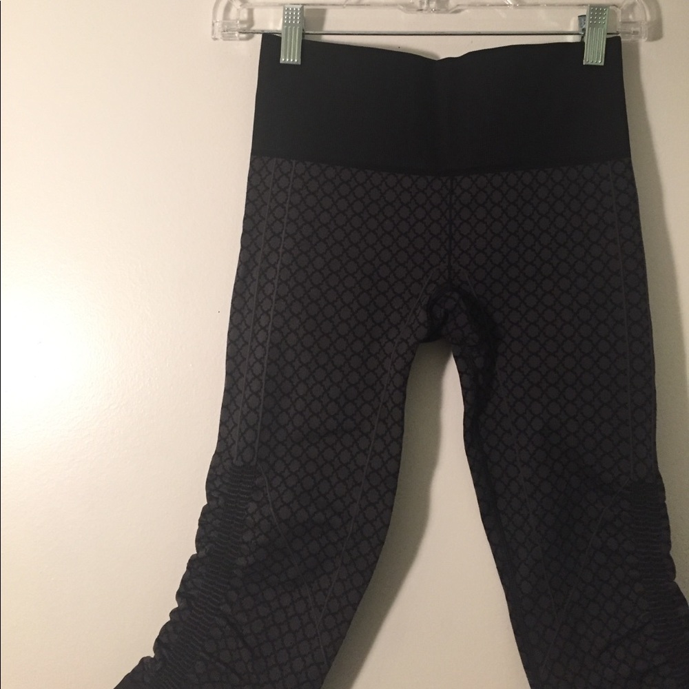 LULU LEMON in the flow crops