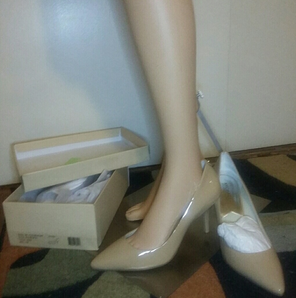 Nude Michael Kors pumps
