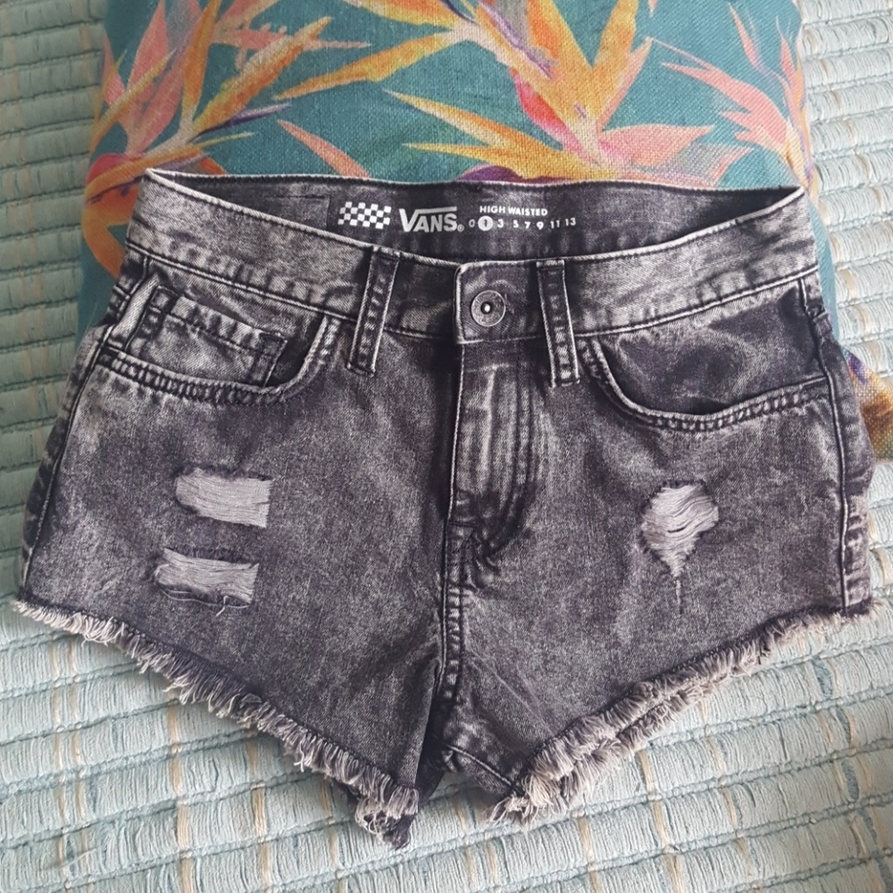 VANS - High Waisted Shorts