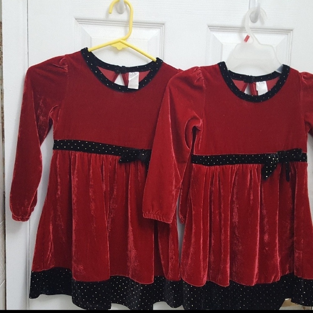 TWINS???*BUNDLE* velvet Christmas dresses for twins 6/6X