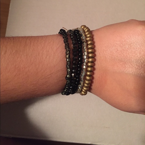 Beaded bracelet with multiple different beads - Picture 2 of 3