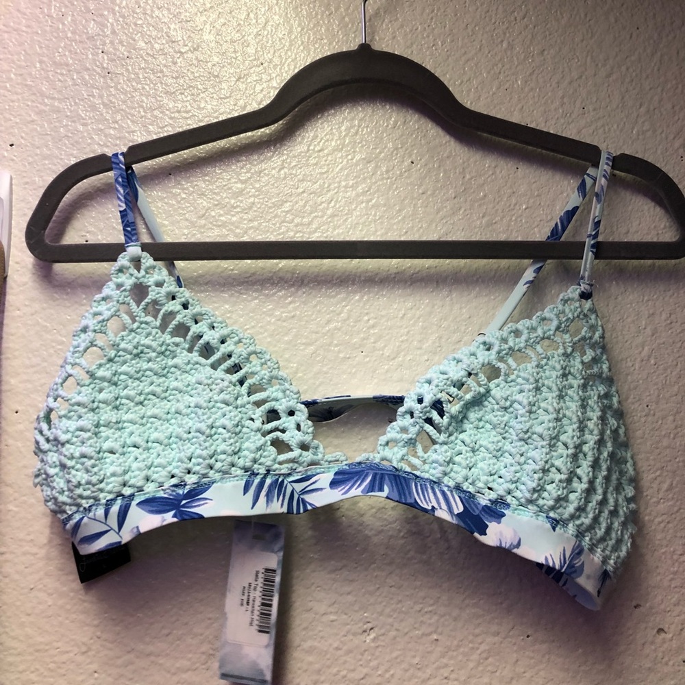 Frankies Stella top in Hawaiian mist