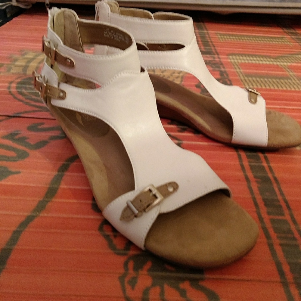 Aerosols Sandals