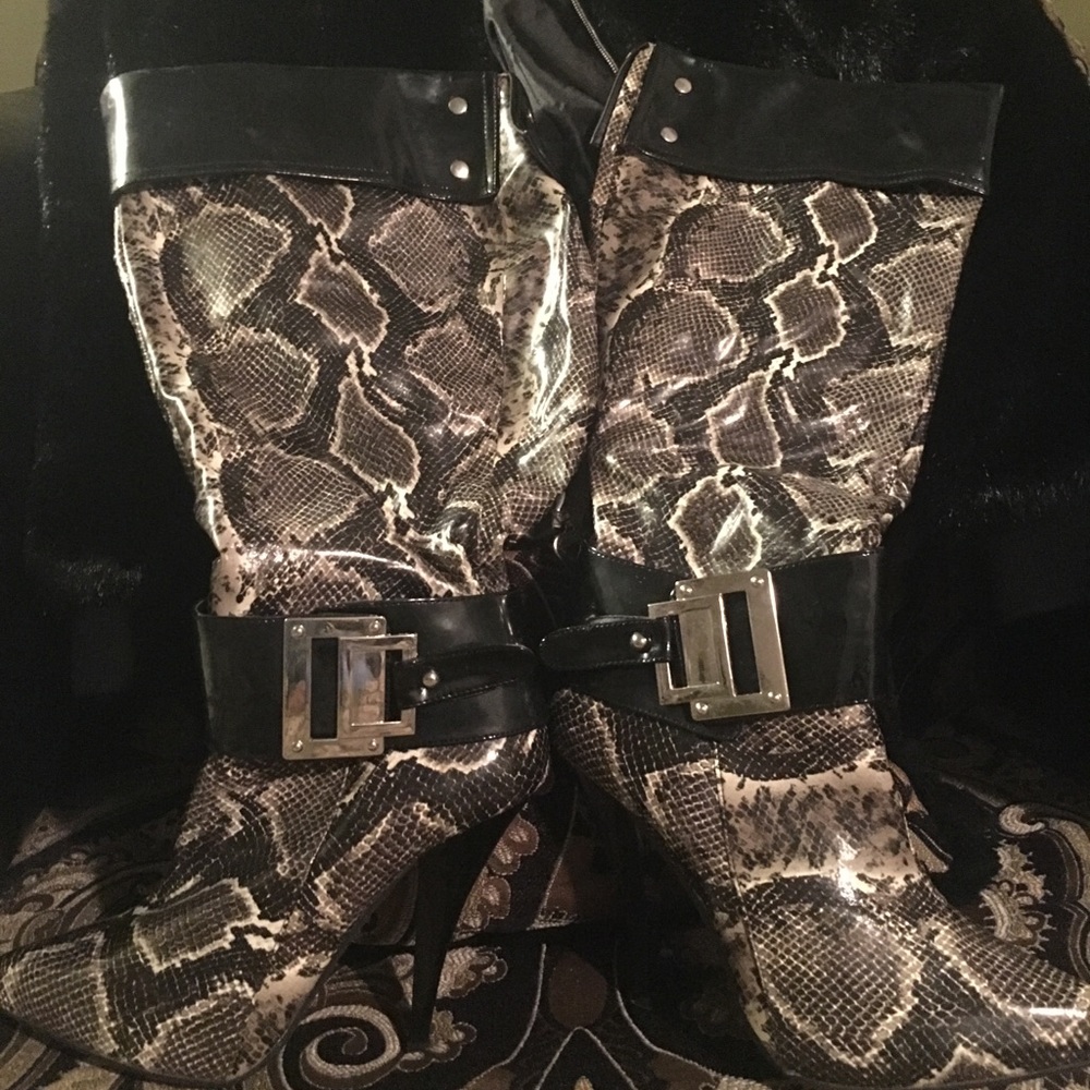 Snakeskin Boots 👢