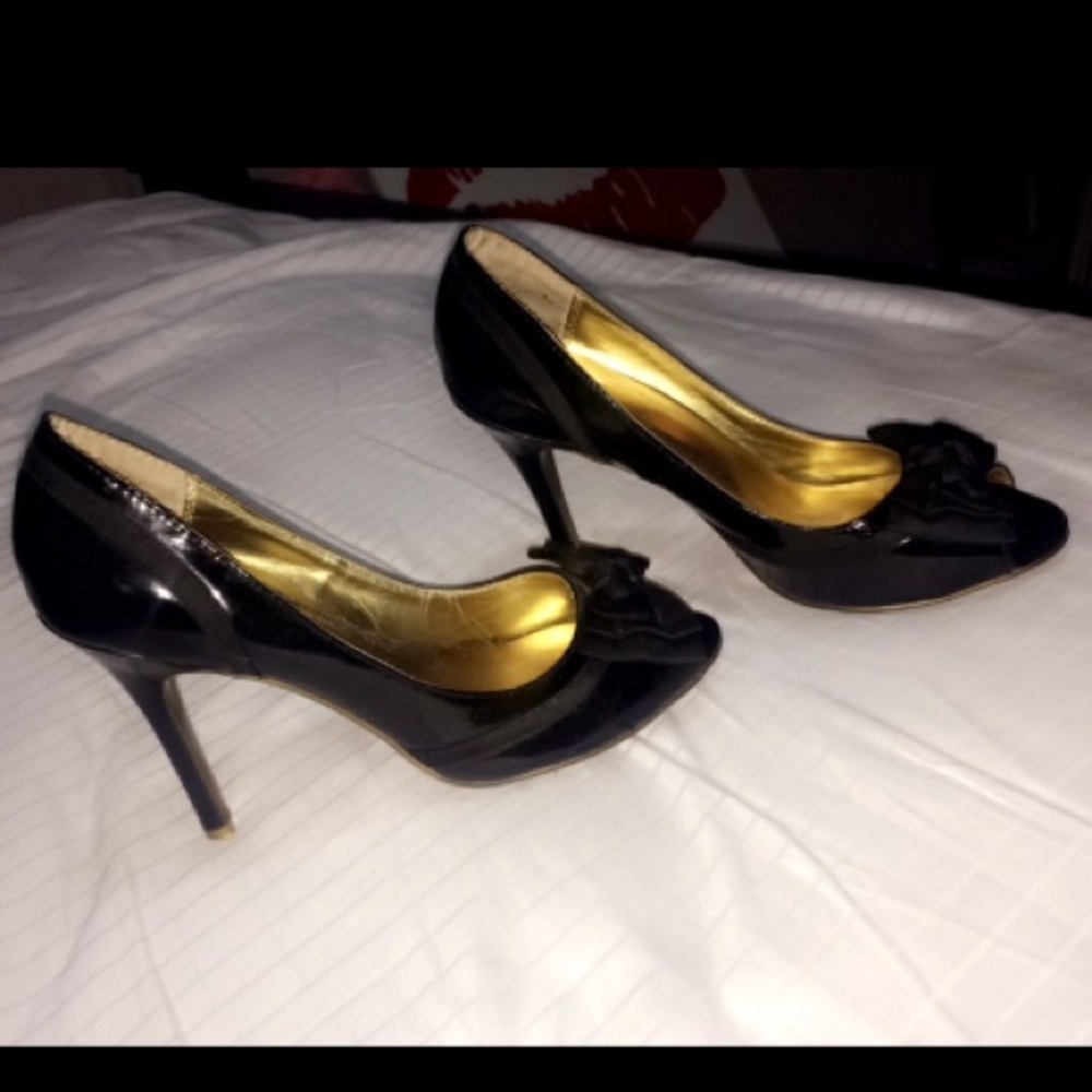 Black heels with bow on top, size 7.5