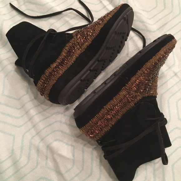 House of Harlow 1960 Shoes - 🎉HP🎉House of Harlow 1960 beaded moccasins