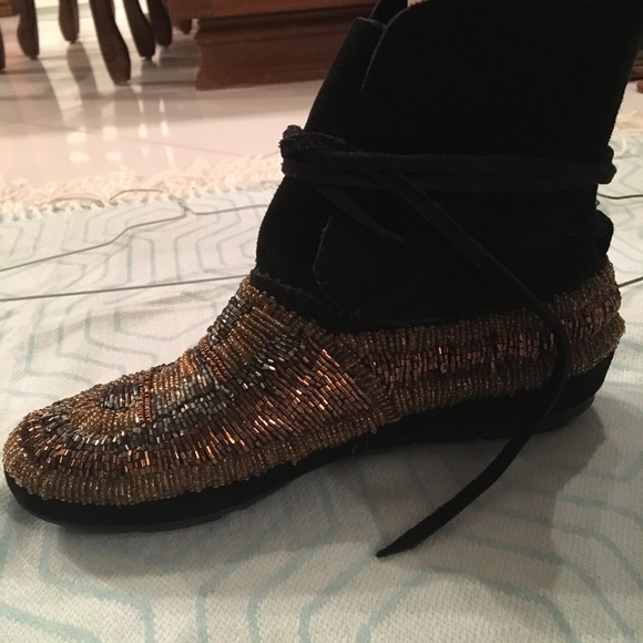 🎉HP🎉House of Harlow 1960 beaded moccasins - Picture 4 of 8