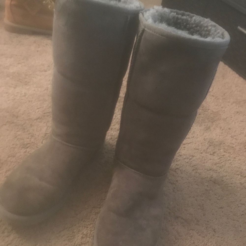 Women’s tall gray Ugg’s