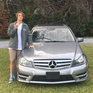 Meet your Posher, Max