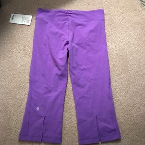 Lululemon Capri workout pants.