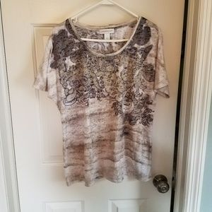 Embellished floral design tee.