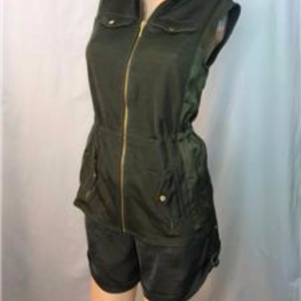Armani Exchange Green Cargo Vest and Shorts sz S