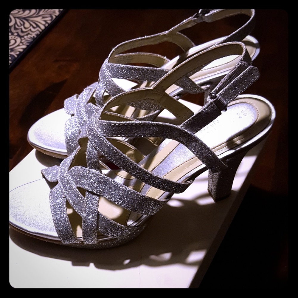 Naturalizer Silver Glitter heels