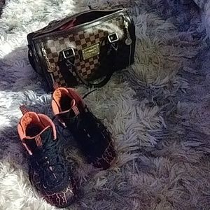 Nike Foam Sneaker youth 6 / woman 8.5