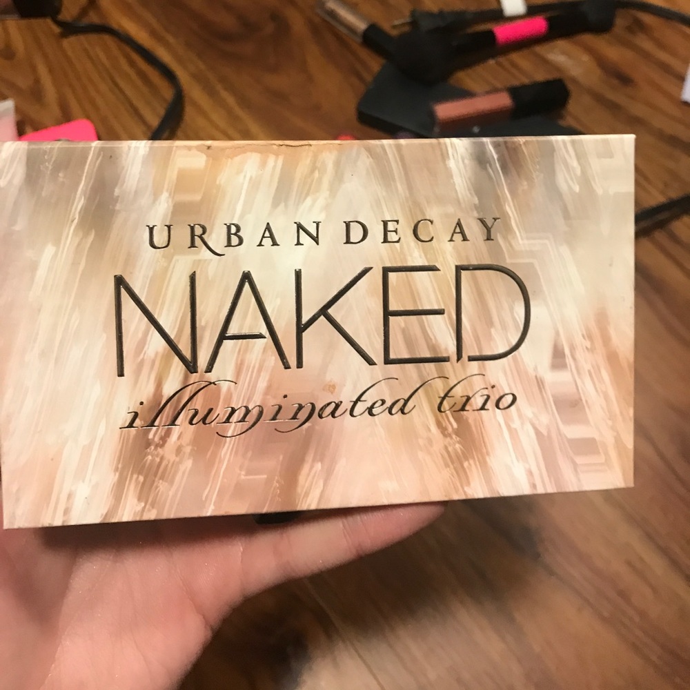 Naked illuminated trio highlighting pallet