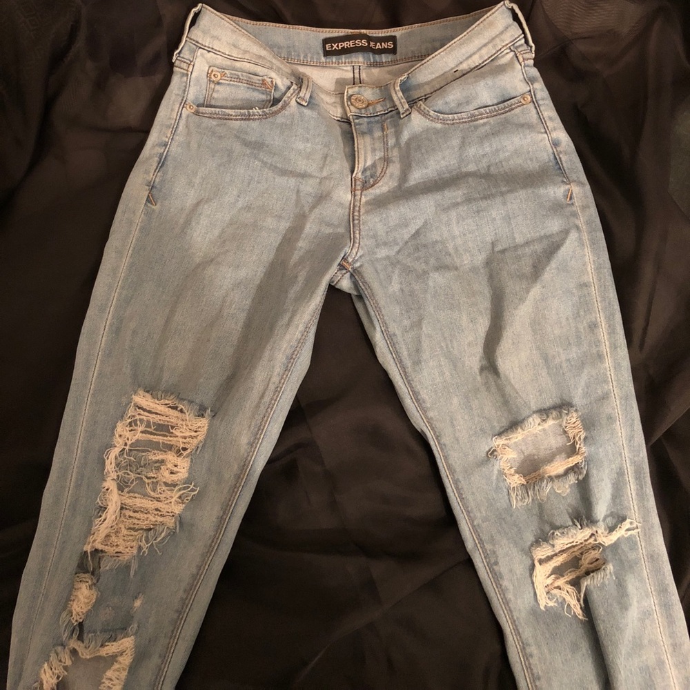 Light wash mid rise distress jean