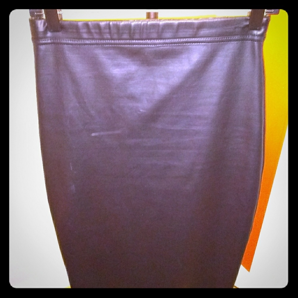Black leather stretch pencil skirt