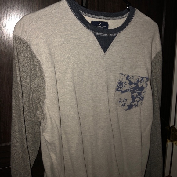 American Eagle Crewneck Medium Size - Picture 2 of 2