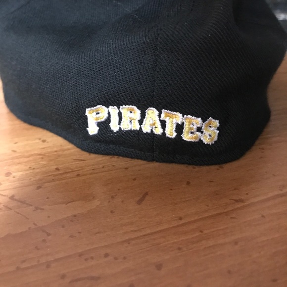 Authentic pirates fitted hat - Picture 2 of 3