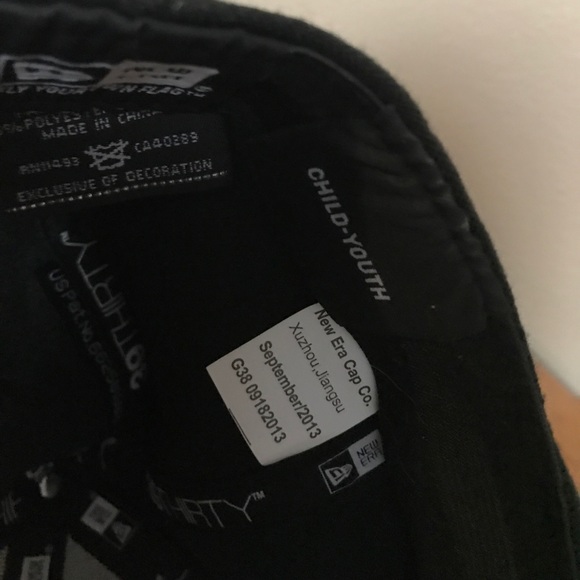 Authentic pirates fitted hat - Picture 3 of 3