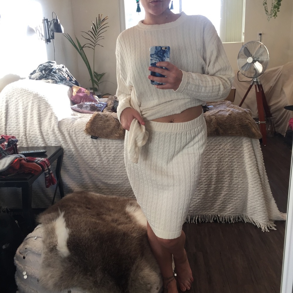2-piece Sweater//Skirt Set
