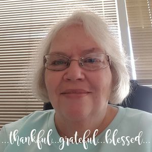 Meet your Posher, Flora funk