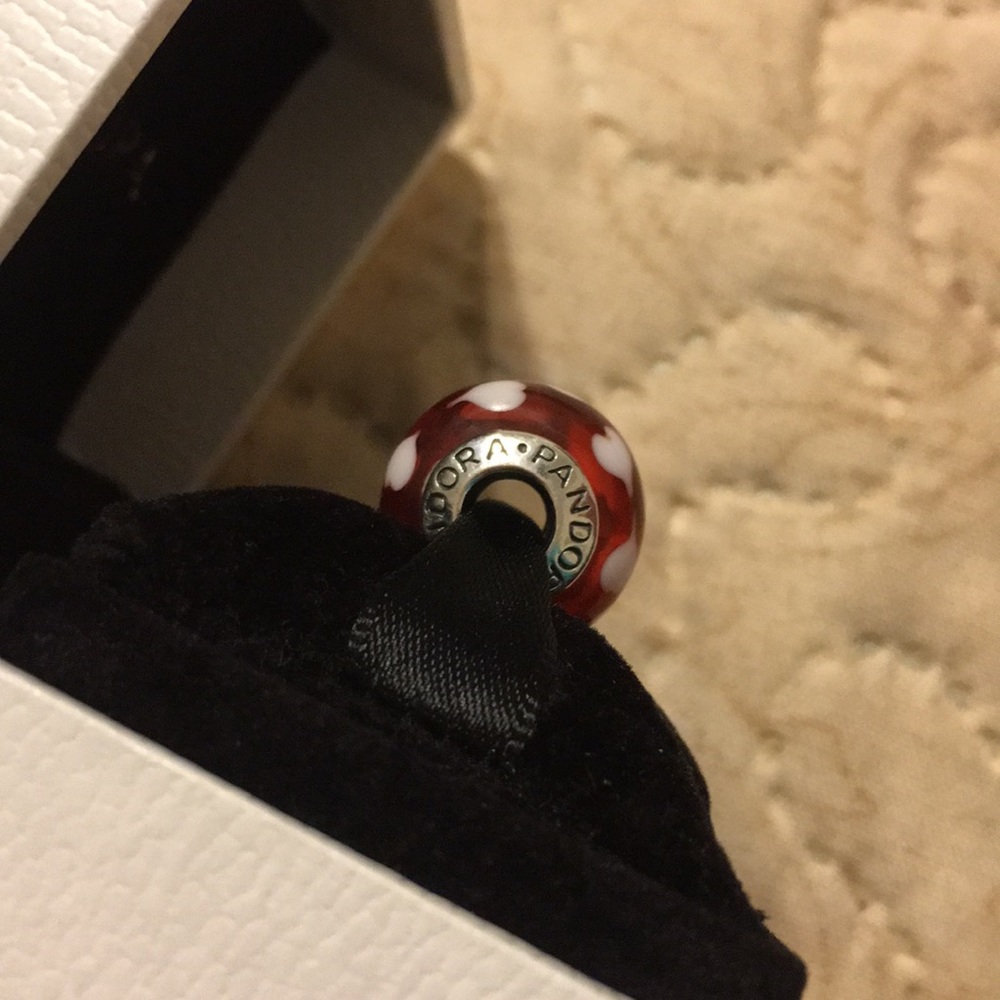 Pandora Red/white hearts Murano Bead *RETIRED* - Picture 4 of 4