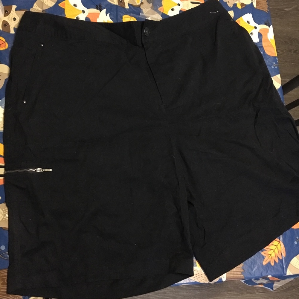 Black D and Co cargo shorts