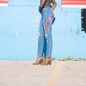 Embroidered ripped jeans