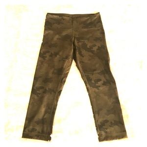 Lululemon Camo Capris