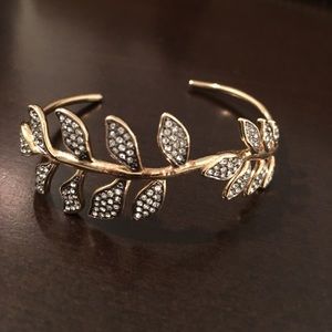 Leaf designed bracelet