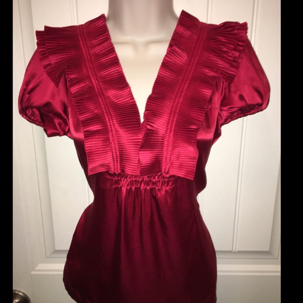 ❤️💋 BCBG MaxAzria Red 100% Silk Ruffled Top - Picture 2 of 7