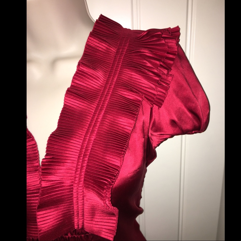 ❤️💋 BCBG MaxAzria Red 100% Silk Ruffled Top - Picture 5 of 7