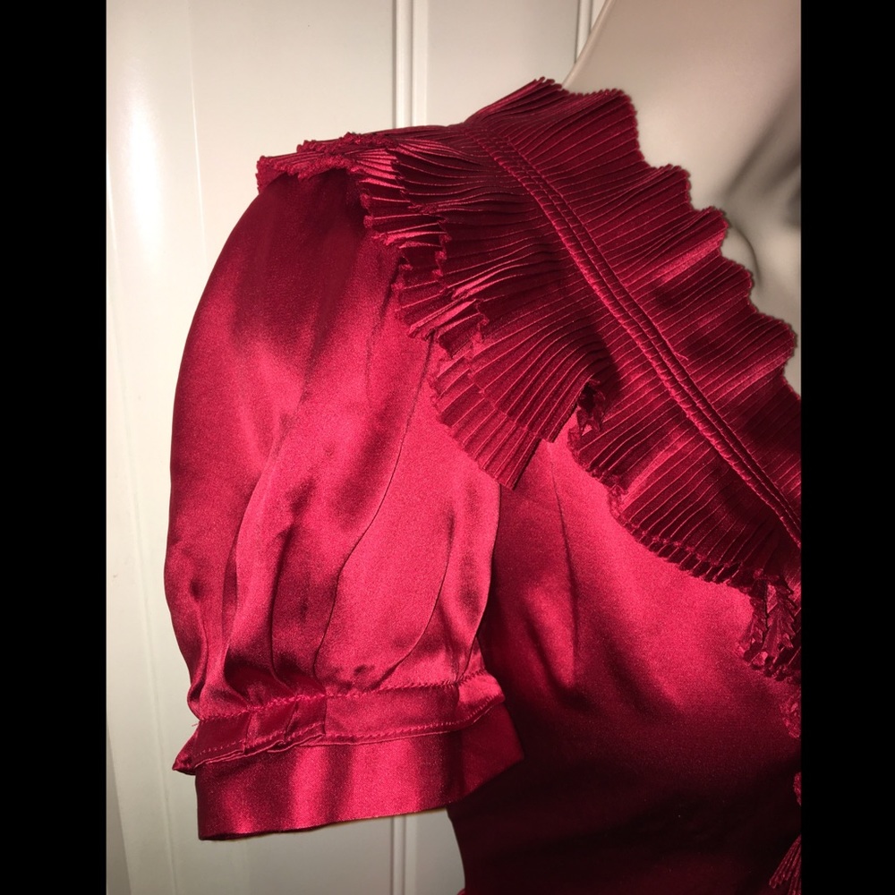 ❤️💋 BCBG MaxAzria Red 100% Silk Ruffled Top - Picture 6 of 7