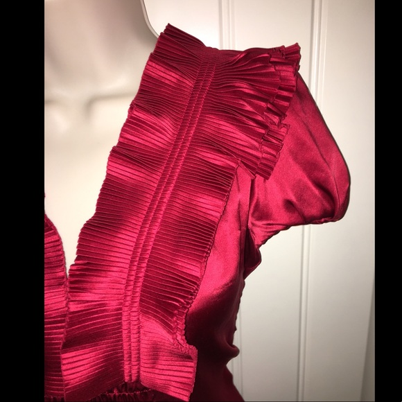 ❤️💋 BCBG MaxAzria Red 100% Silk Ruffled Top - Picture 5 of 7
